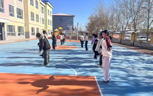 中国下一代教育基金会护航成长计划助力黑龙江大庆市肇州县乡村学校体育设施升级