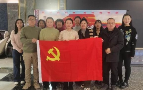 中国下一代教育基金会党支部组织观看《蛟龙行动》共赴爱国精神洗礼之旅