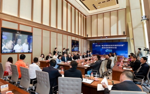 “青少年科技素养提升计划”落地全国千所学校